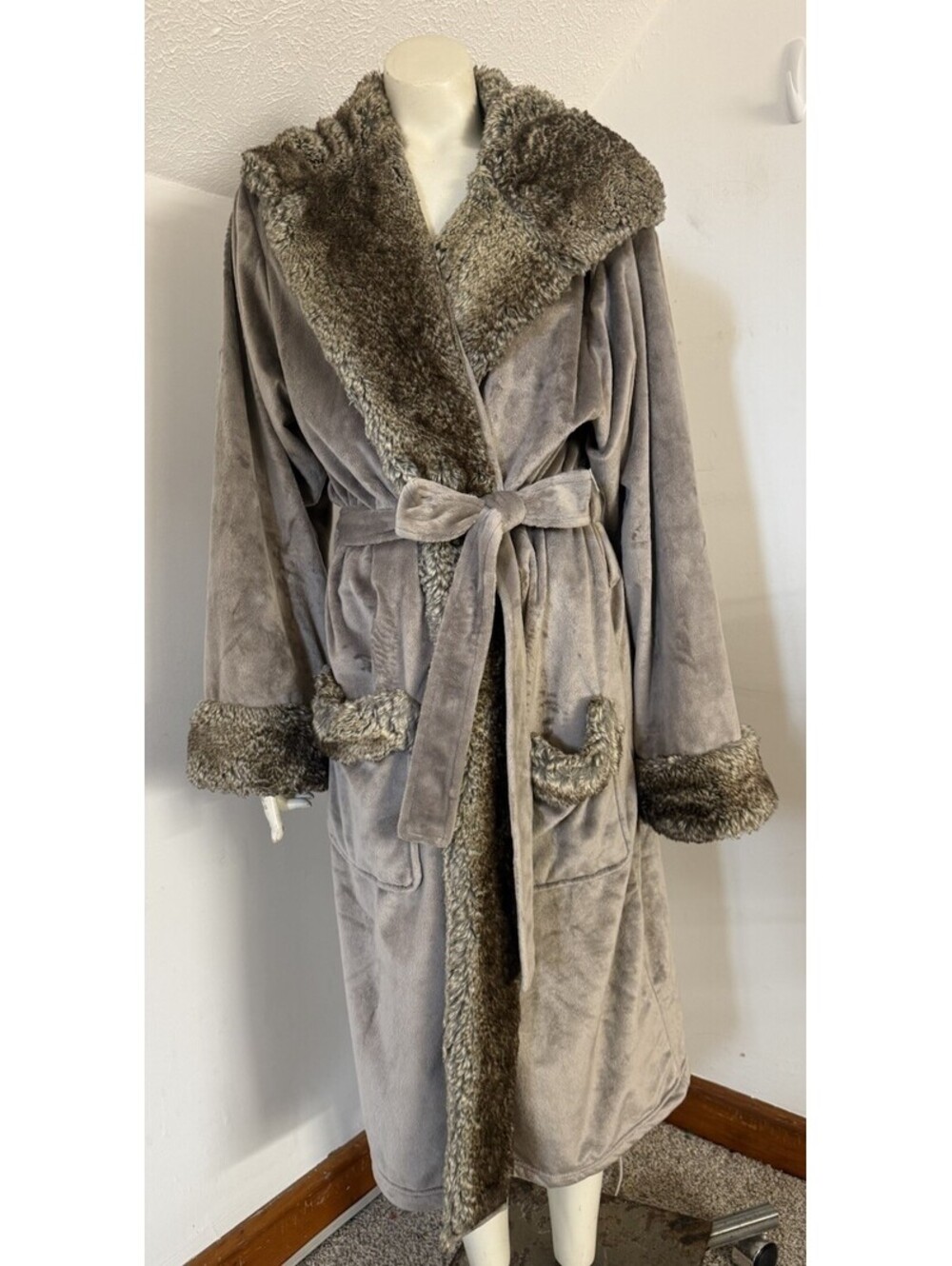 Pottery Barn Womens XL Wrap Robe Faux Fur Fuzzy Plush Fleece Hooded Pockets